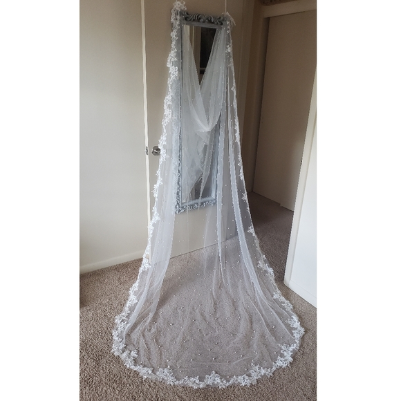 Wedding cape veil - Picture 2 of 6